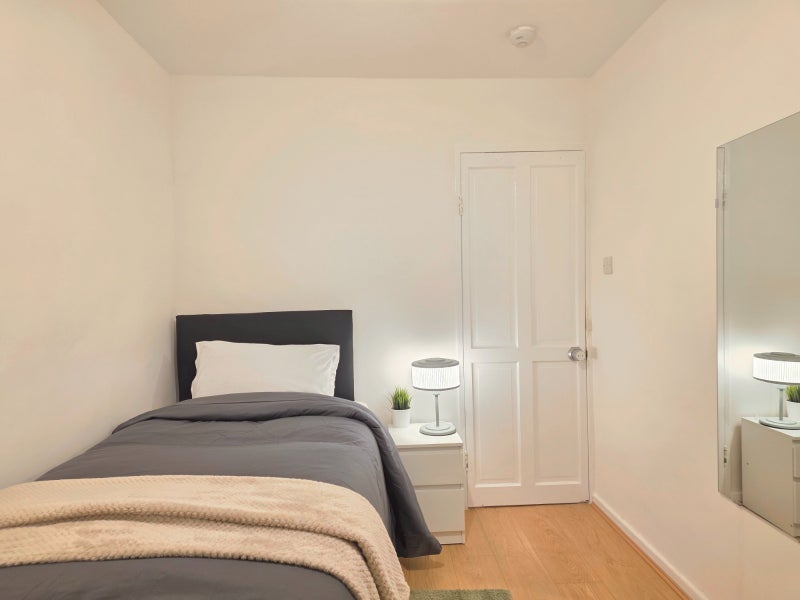 Stunning 5 Bedrooms Located Near Westferry E14