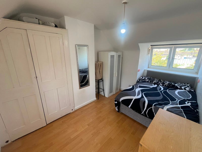 2 Double Bedrooms Located in Whitechapel E1
