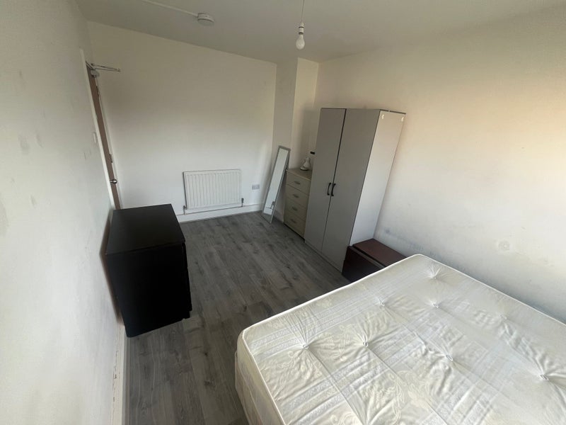 Lovely Double Bedroom Located in Devons Road E3