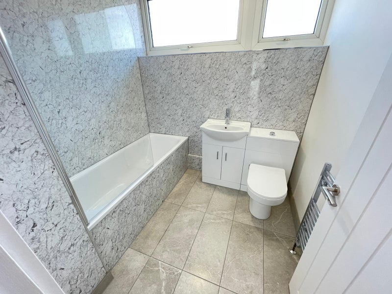 Lovely Double Bedroom Located in Devons Road E3