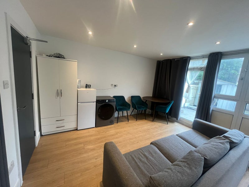Modern Single Bedroom Located in Langdon Park E14