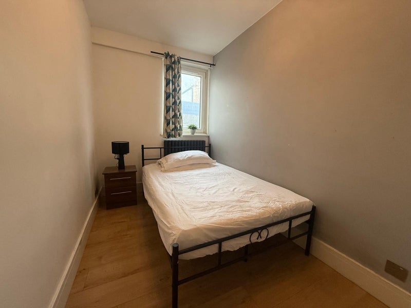 Lovely Double and Single Bedroom Located in E14
