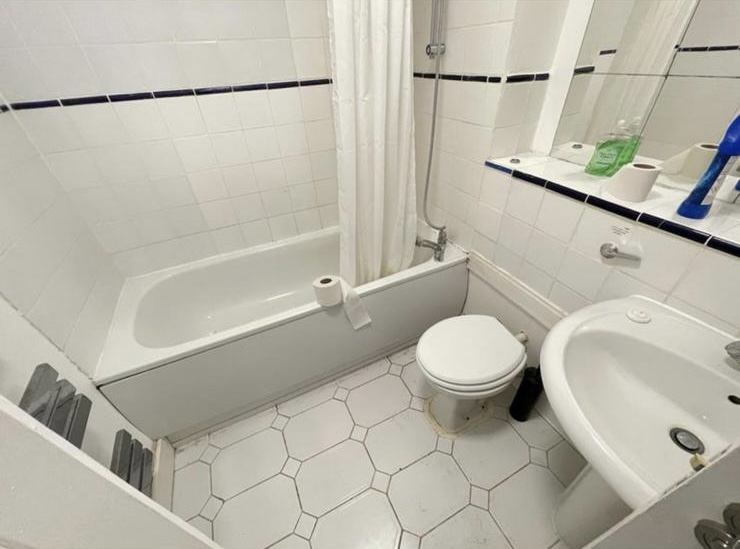 Large Double & Single Bedroom Located In Westferry