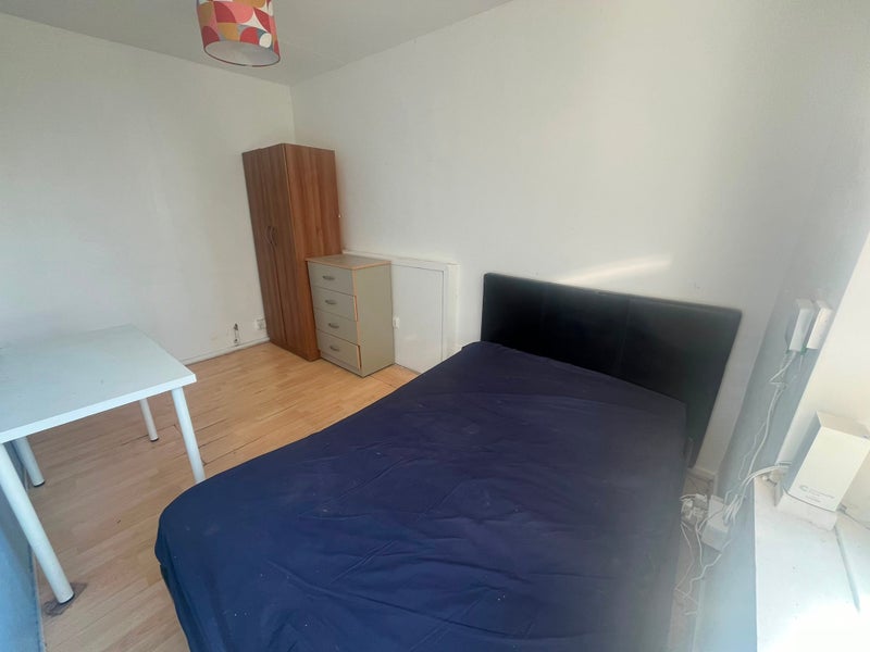 Double Bedroom Located in Mile End E1