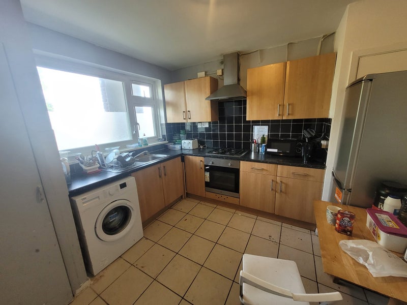 Double Bedroom Located in Mile End E1