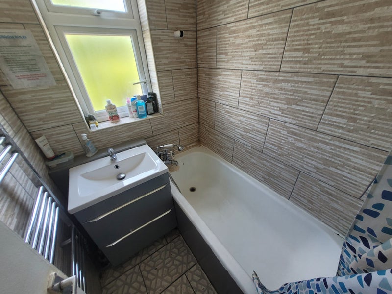 Double Bedroom Located in Mile End E1