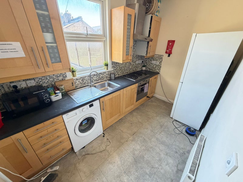 *Lovely Mile End Double Room Available Now E3*