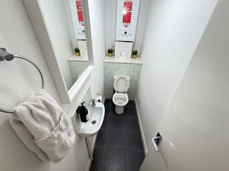 *Lovely Mile End Double Room Available Now E3*