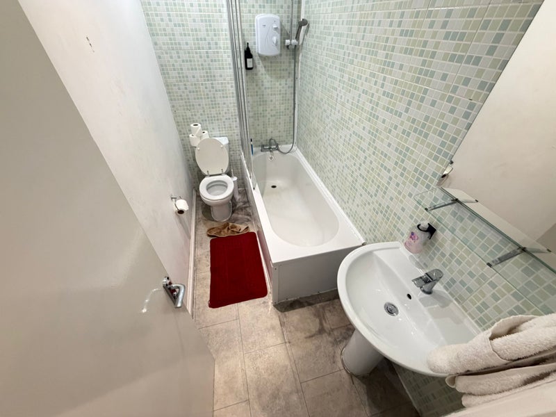 *Lovely Mile End Double Room Available Now E3*