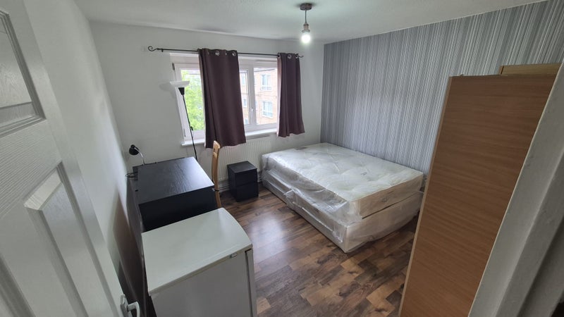 *Large 2 Doublerooms in a Clean Homely Flat in E3*
