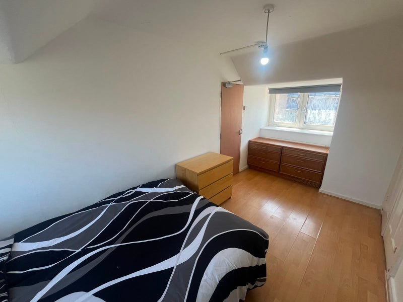 2 Double Bedrooms Located in Whitechapel E1