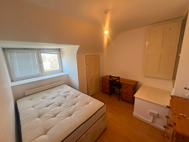2 Double Bedrooms Located in Whitechapel E1
