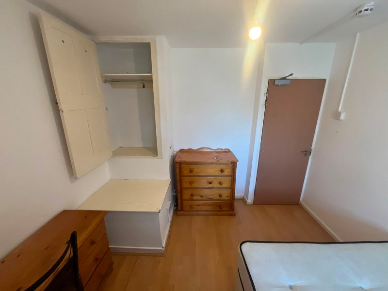 2 Double Bedrooms Located in Whitechapel E1