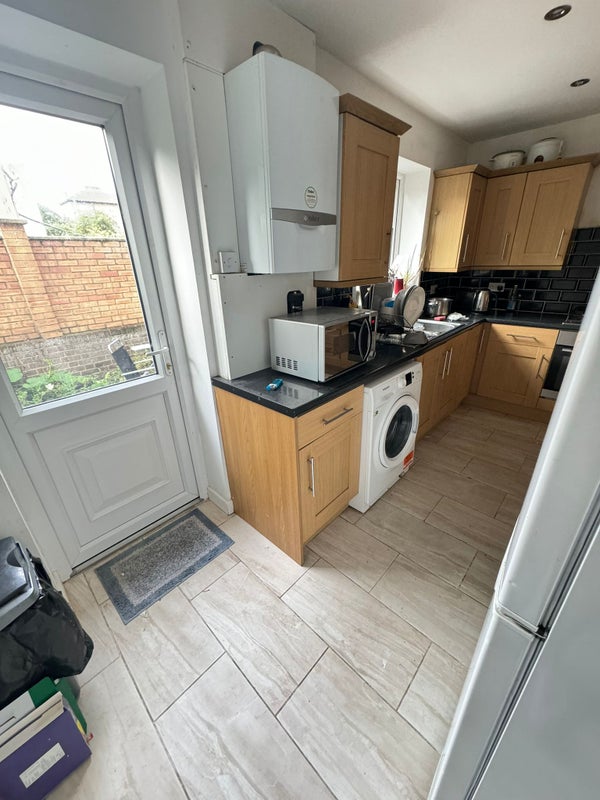 2 Double Bedrooms Located in Whitechapel E1