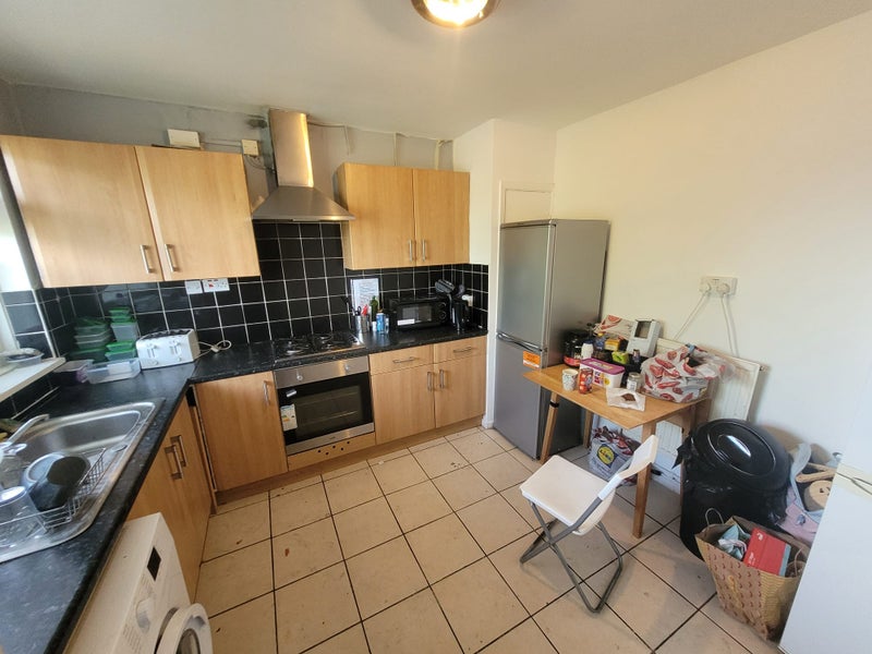 Double Bedroom Located in Mile End E1