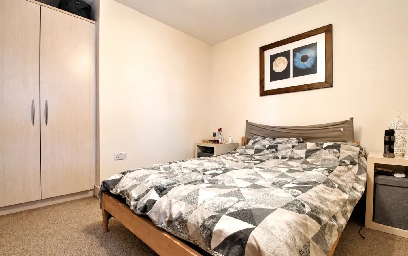 Cosy 2 bedroom flat share in Shoreditch EC2