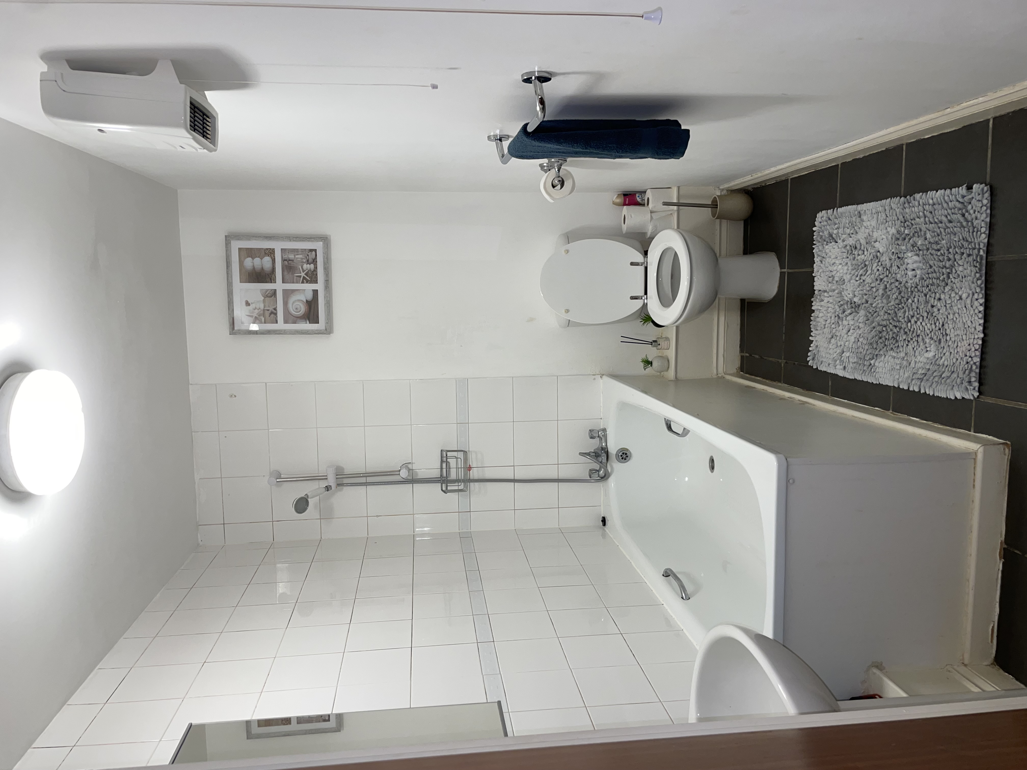 Two bright rooms available 