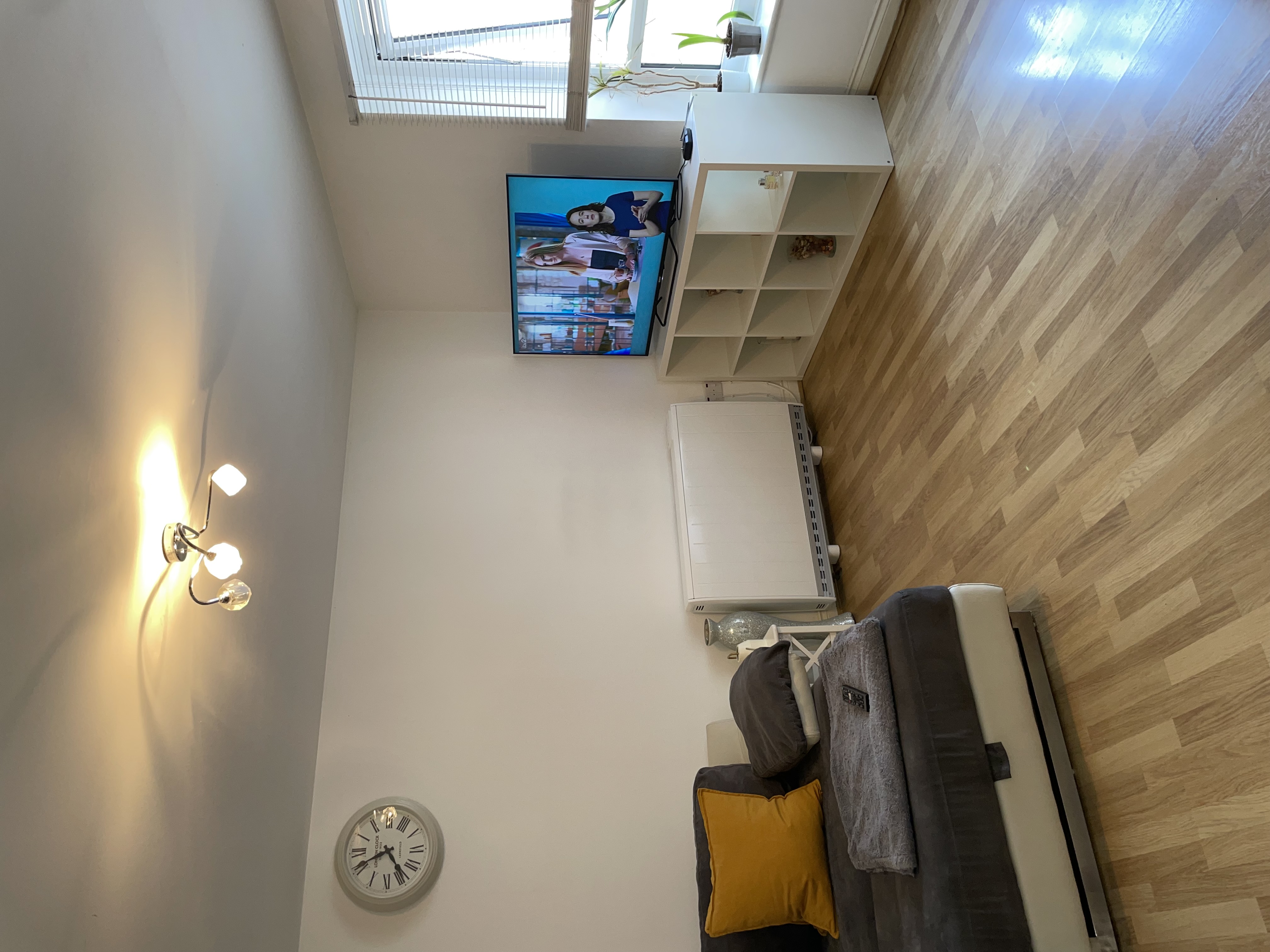 Two bright rooms available 
