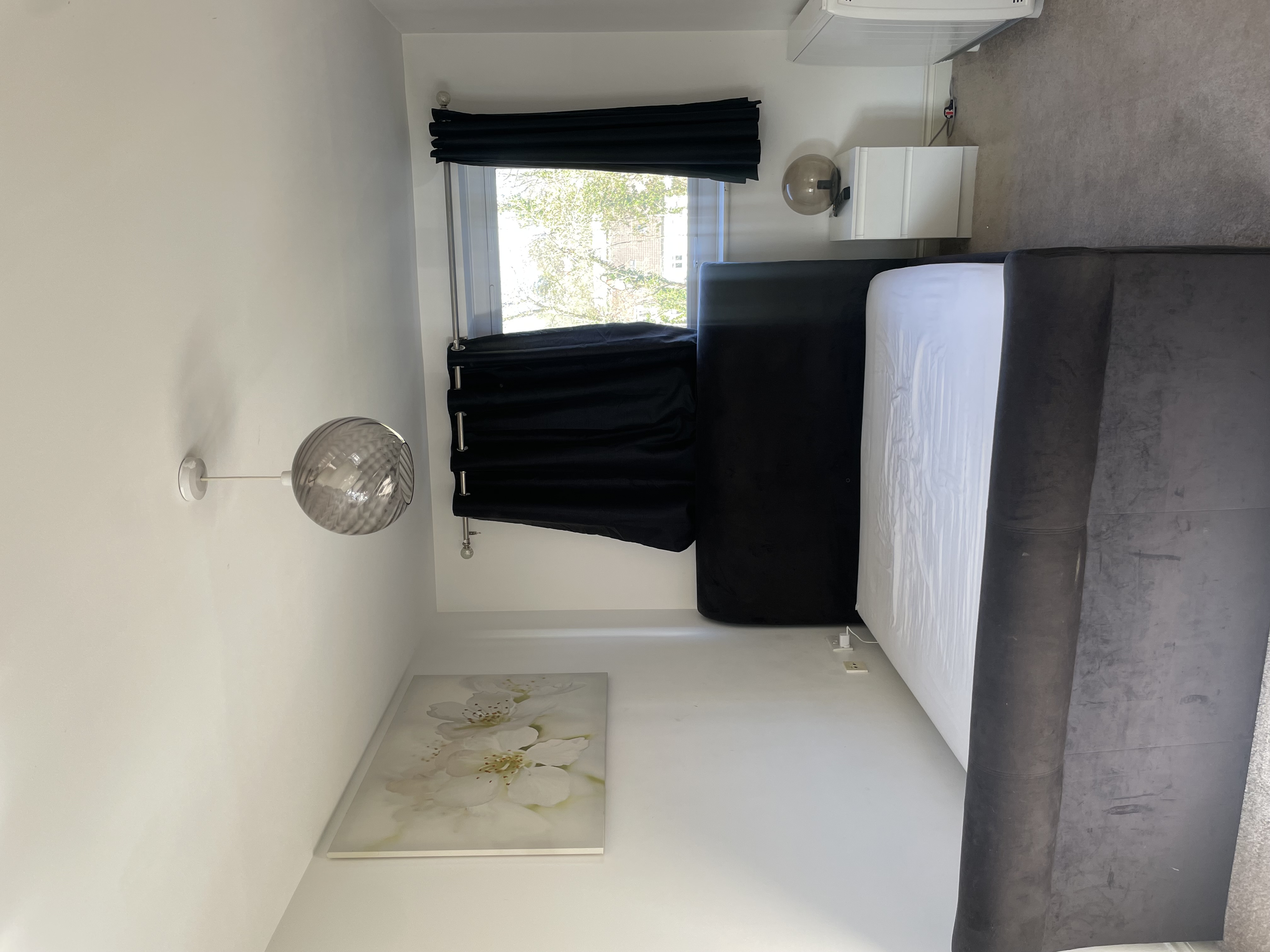 Two bright rooms available 