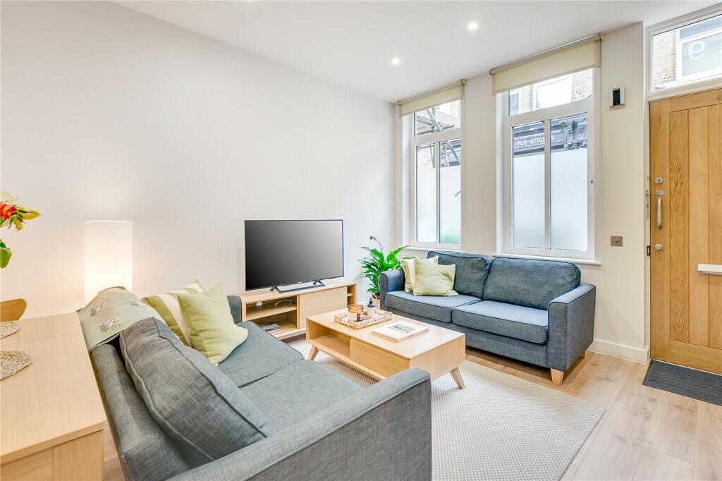 £1.300 all in. Bright single room with desk.