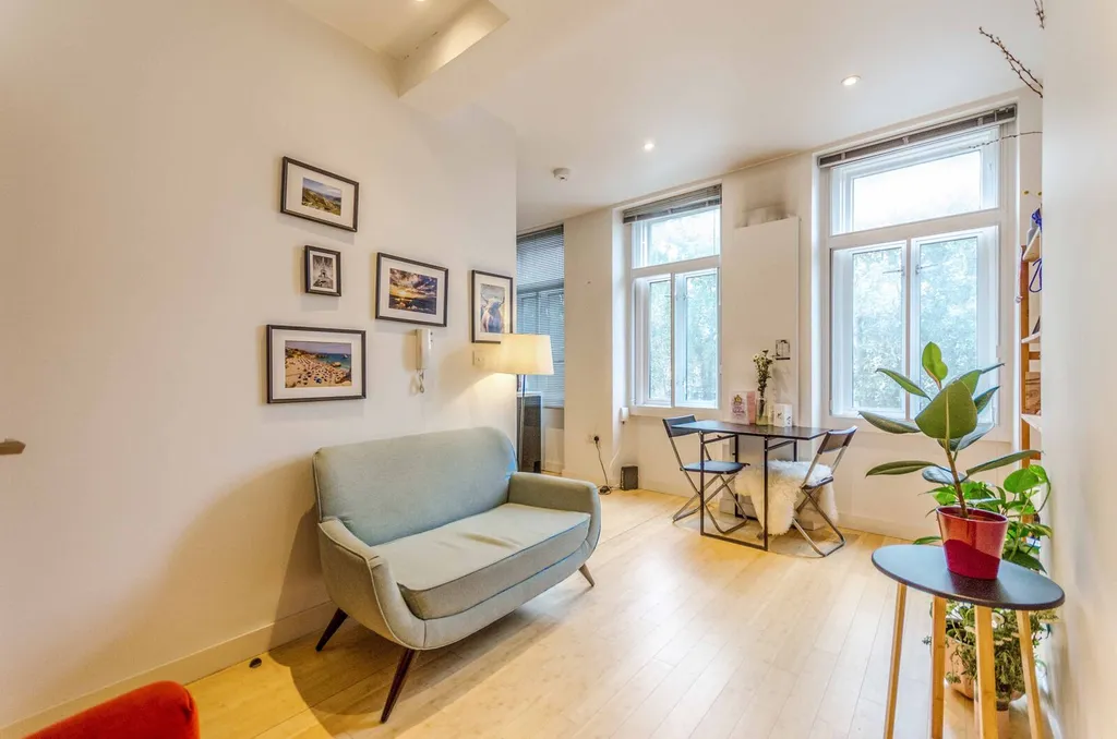 Suitable one bedroom flat to rent in  Upper Street, London