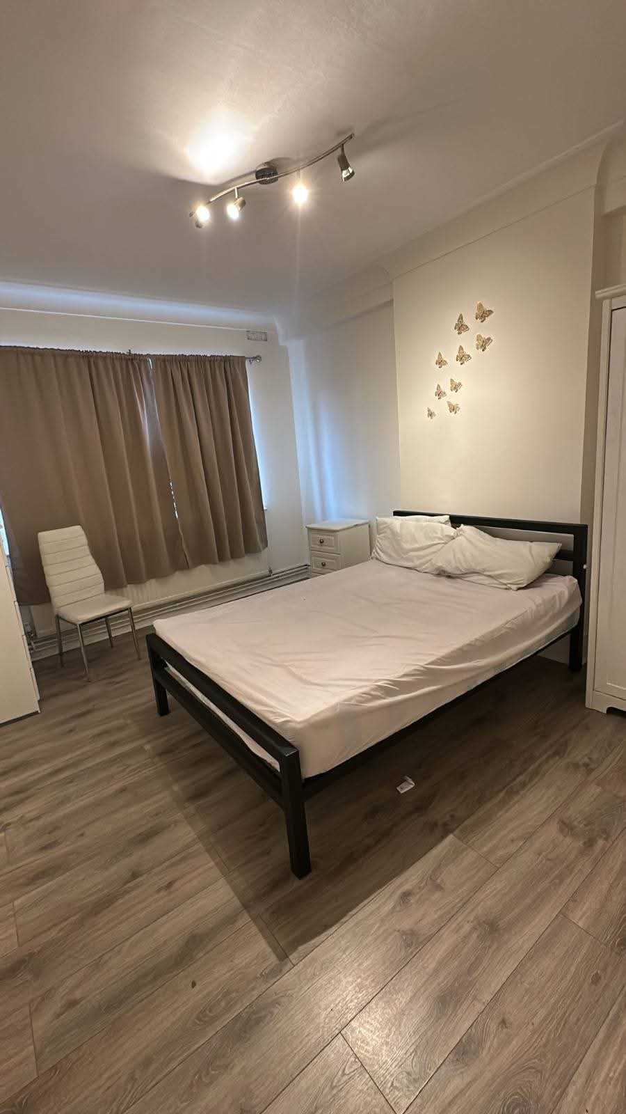 🍀 Spacious & Bright Double Room_Book your Viewing Now 💚