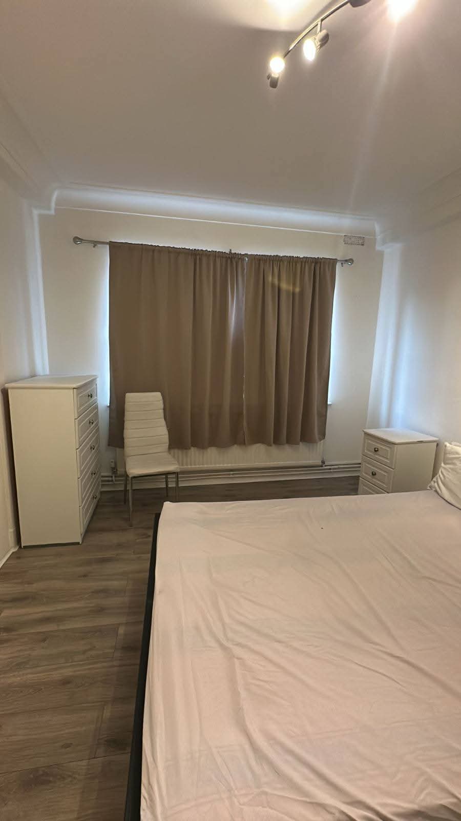 🍀 Spacious & Bright Double Room_Book your Viewing Now 💚