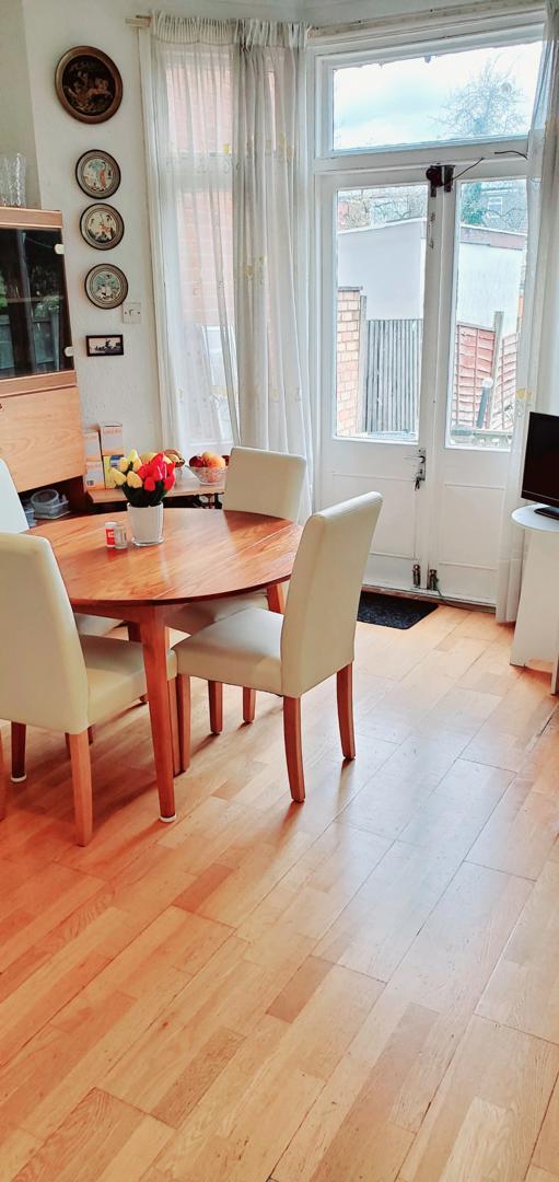 Double room females preferred no bills clean house 