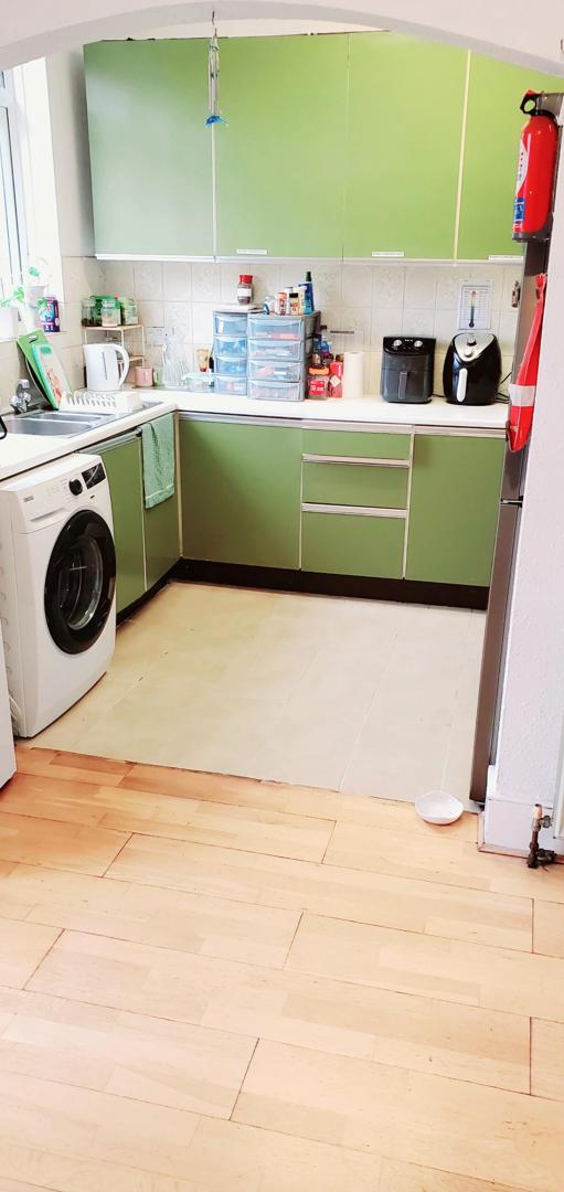 Double room females preferred no bills clean house 