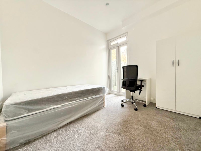 X3 Double Rooms in Forest Gate