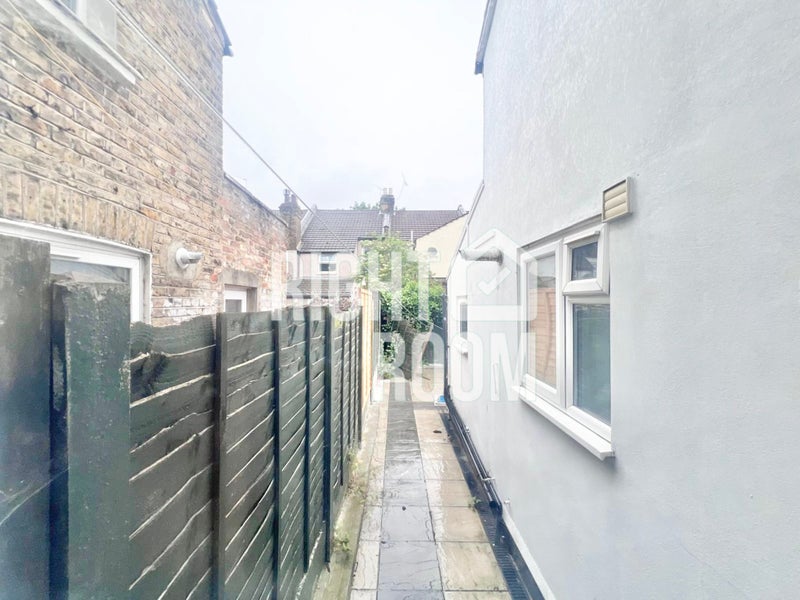 X3 Double Rooms in Forest Gate