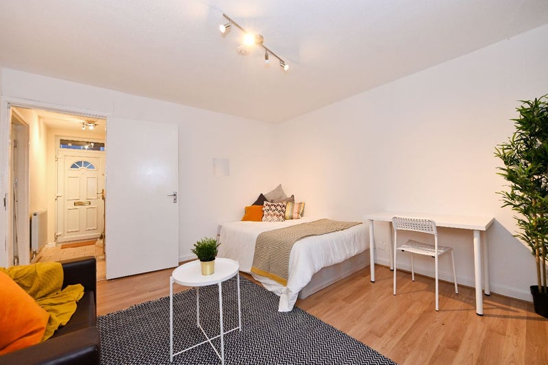 Bright Double Room near Caledonian Road 