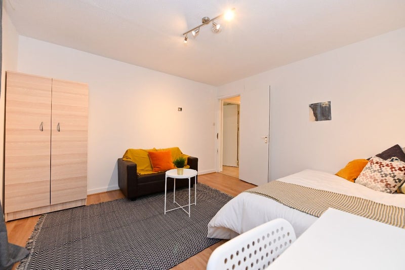 Bright Double Room near Caledonian Road 