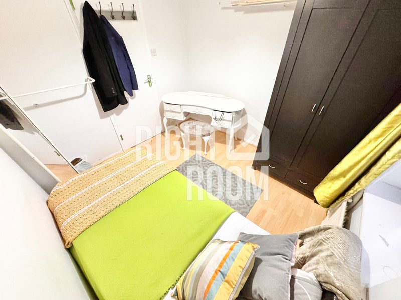 Double room near Newham Way