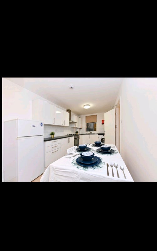 Huge double rooms near Caledonian park