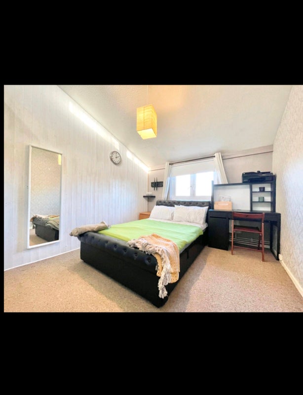 Huge double rooms near Caledonian park