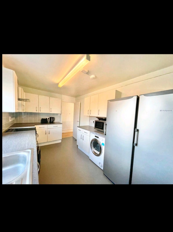 Huge double rooms near Caledonian park