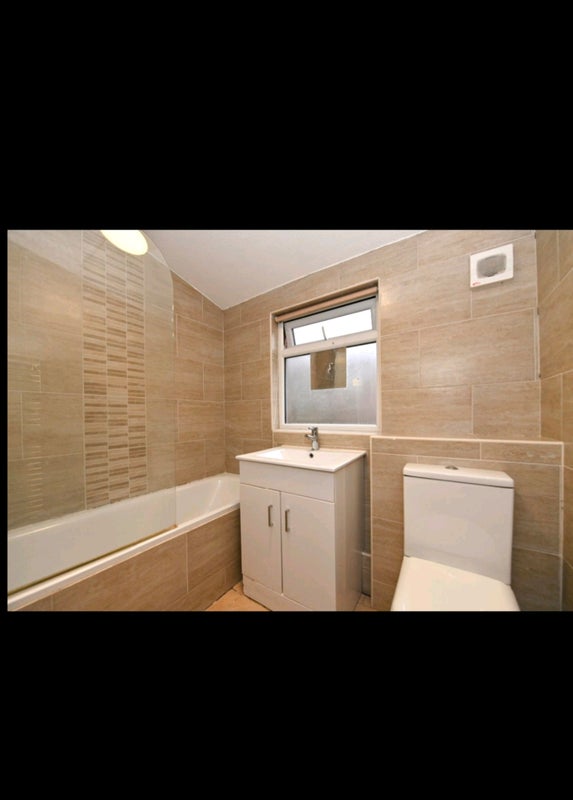 Huge double rooms near Caledonian park