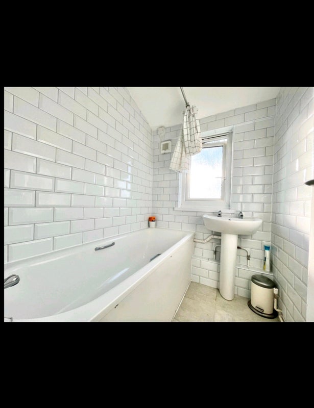 Huge double rooms near Caledonian park