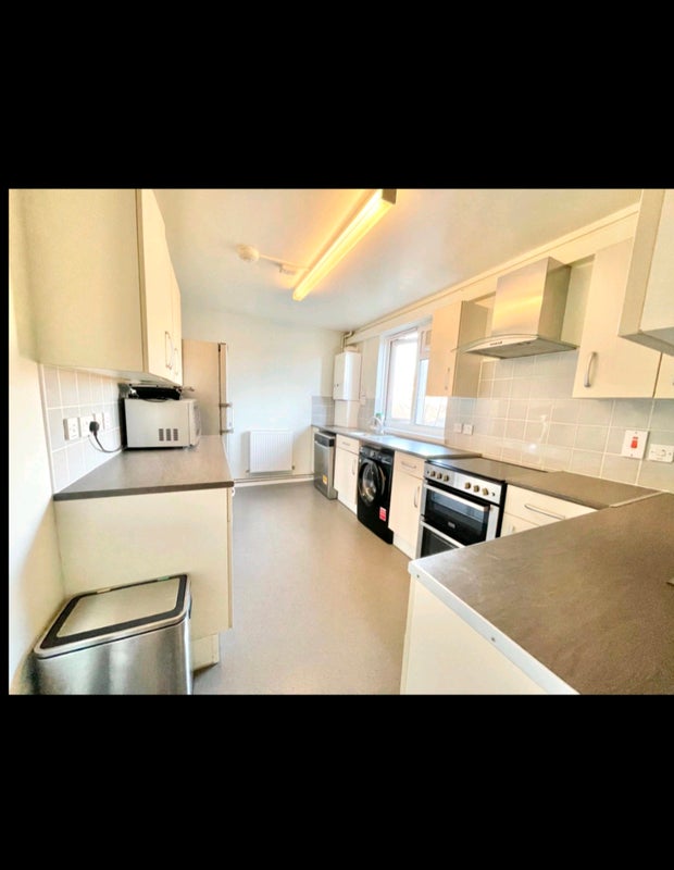 Huge double rooms near Caledonian park