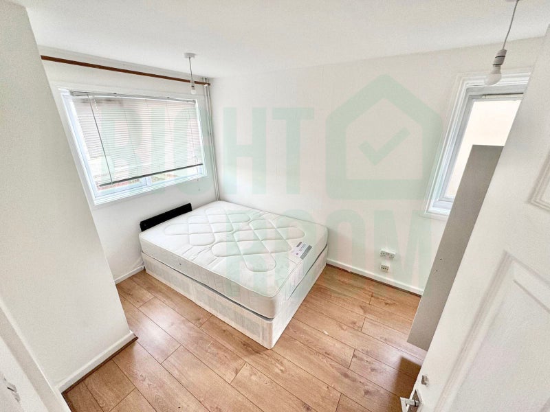 Large Double Room in Tottenham
