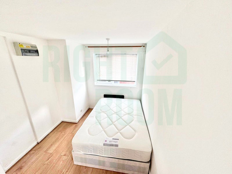 Large Double Room in Tottenham