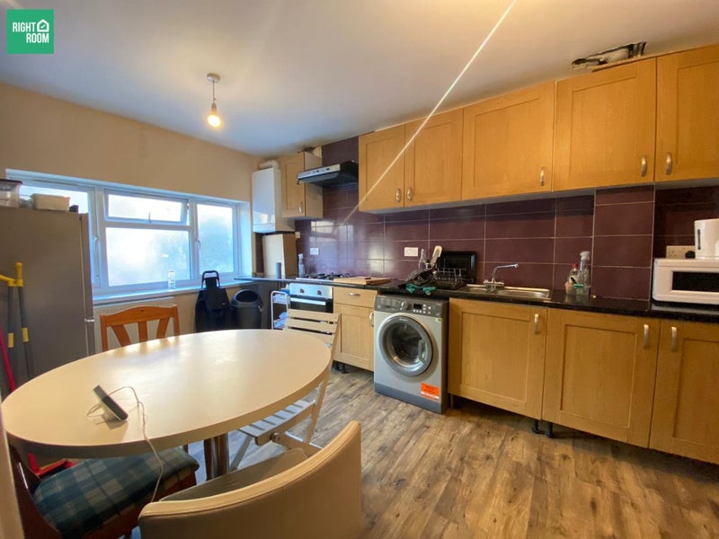 X6 Amazing doubles Ensuites For Rent
