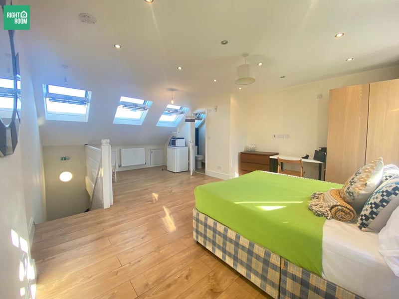 X6 Amazing doubles Ensuites For Rent