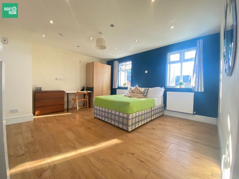 X6 Amazing doubles Ensuites For Rent
