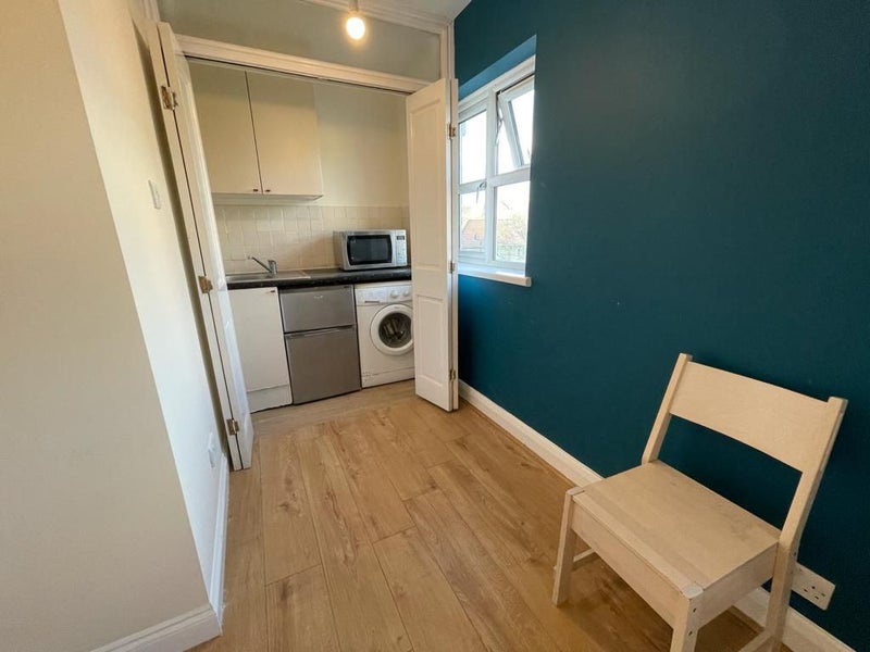 X6 Amazing doubles Ensuites For Rent