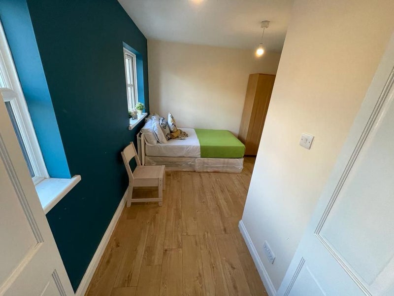 X6 Amazing doubles Ensuites For Rent