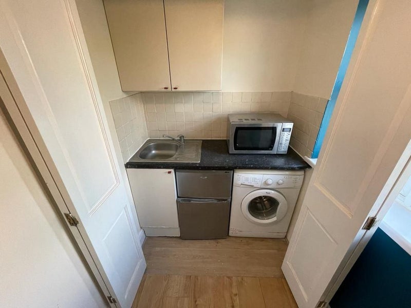 X6 Amazing doubles Ensuites For Rent