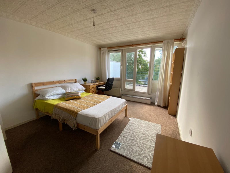 5 Doubles  rooms near Grafton Rd, London