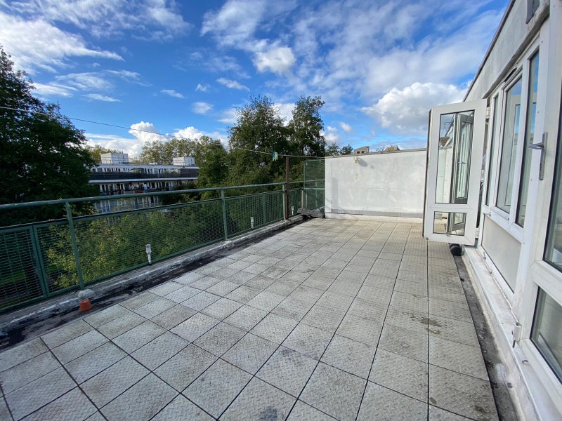 5 Doubles  rooms near Grafton Rd, London